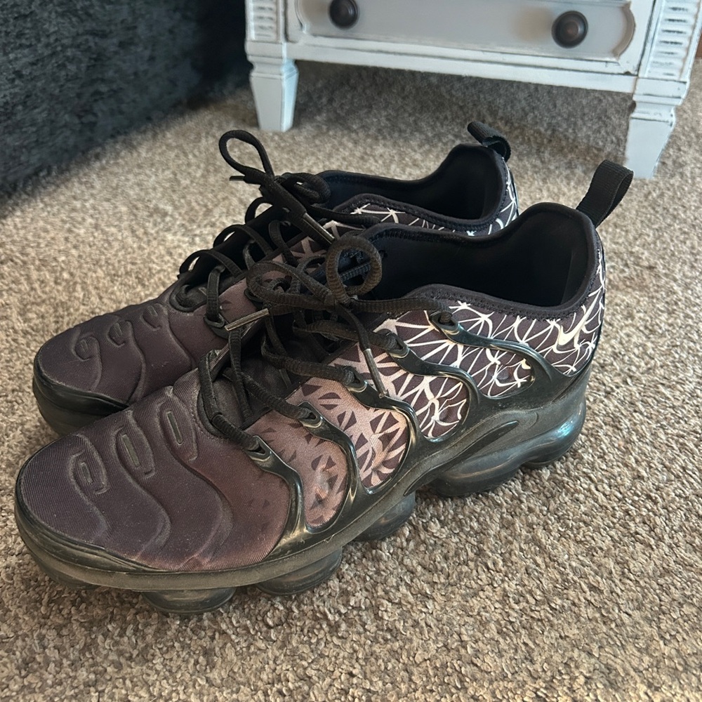 Nike Men’s Sneakers in Black and Purple